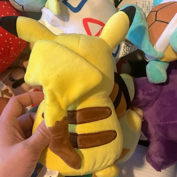 Winking Pikachu Pokémon plush NWT - Picture 3 of 4